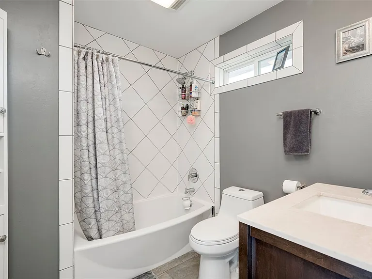 719 Birch Ln — Photo 16