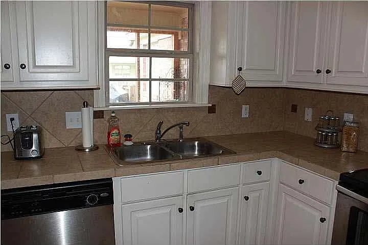 614 Oak Park Cir — Photo 30