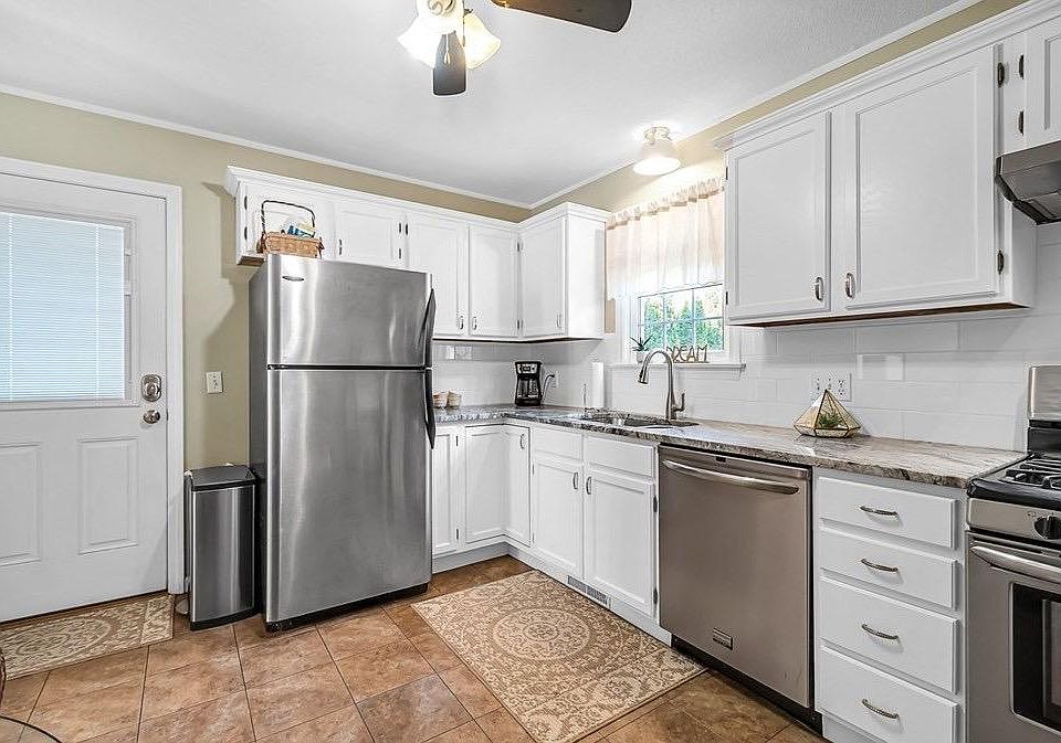 1st image of 21 Schuyler Dr