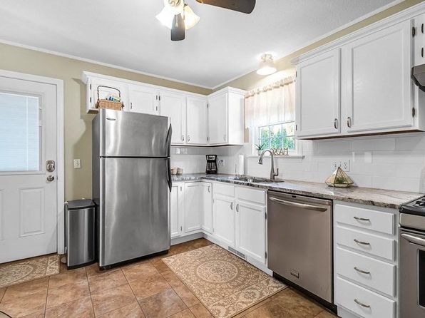 21 Schuyler Dr