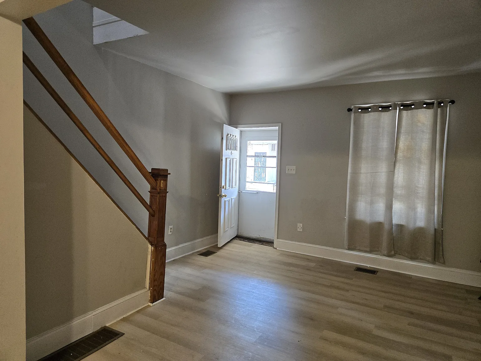 3 bed, 1036 sqft, $1,600 — Photo 2