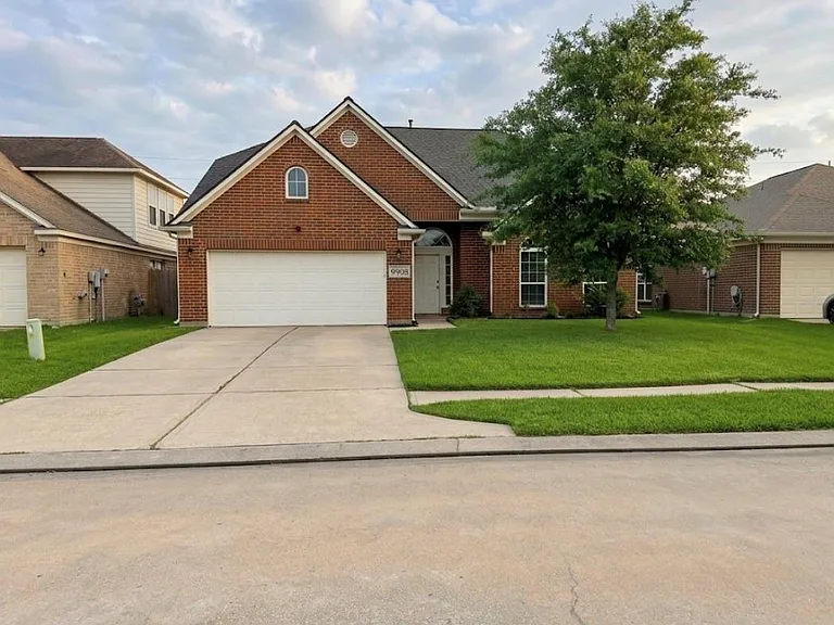9908 Climbing Tree St — Photo 1