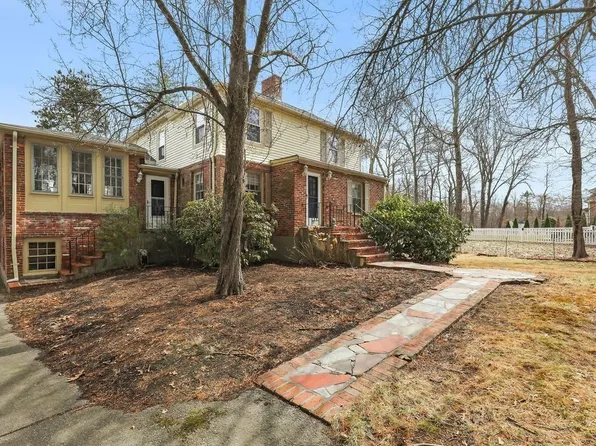 26 Bullard St, Walpole, MA 02081