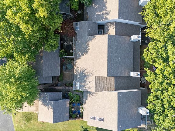 3rd image of 33601 Dogwood Clf APT 3