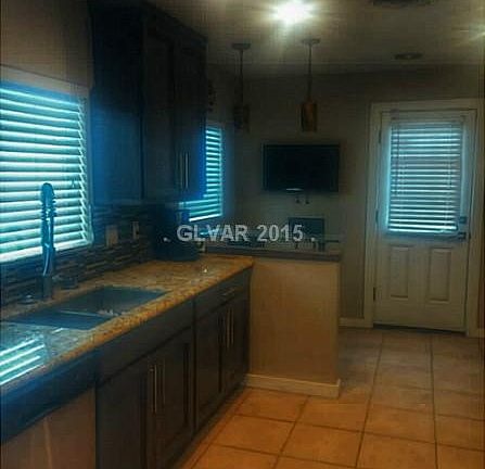 4th image of 1033 Howard Dr