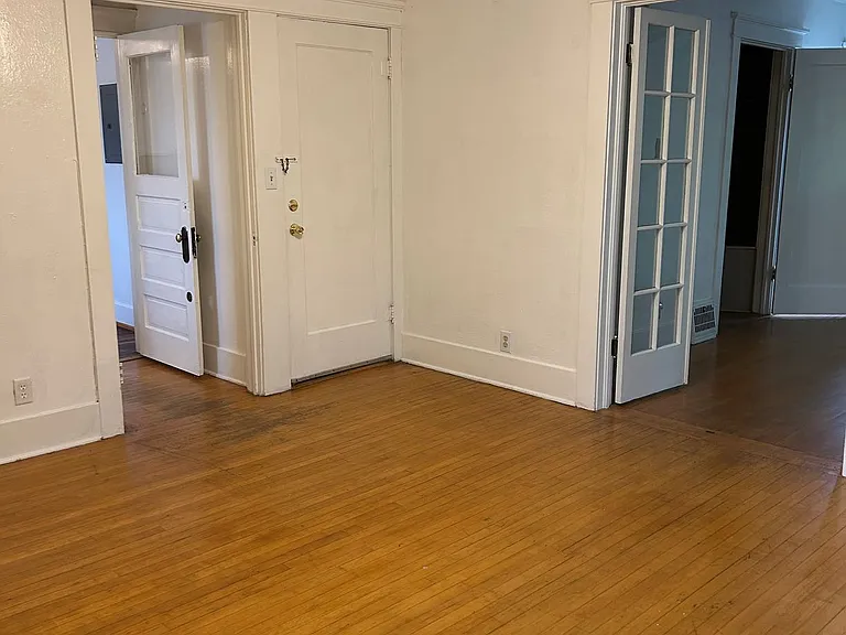 Apartments available in a highly desirable University District location! — Photo 11