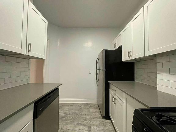 2nd image of 2907 31st Ave APT 6F