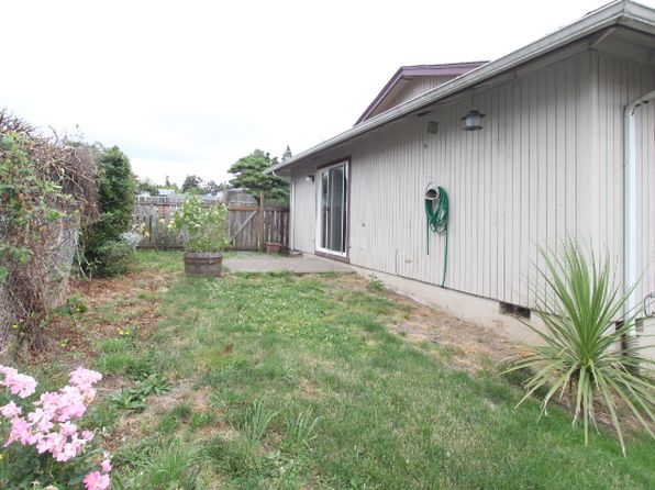 1647 Salishan St SE #4