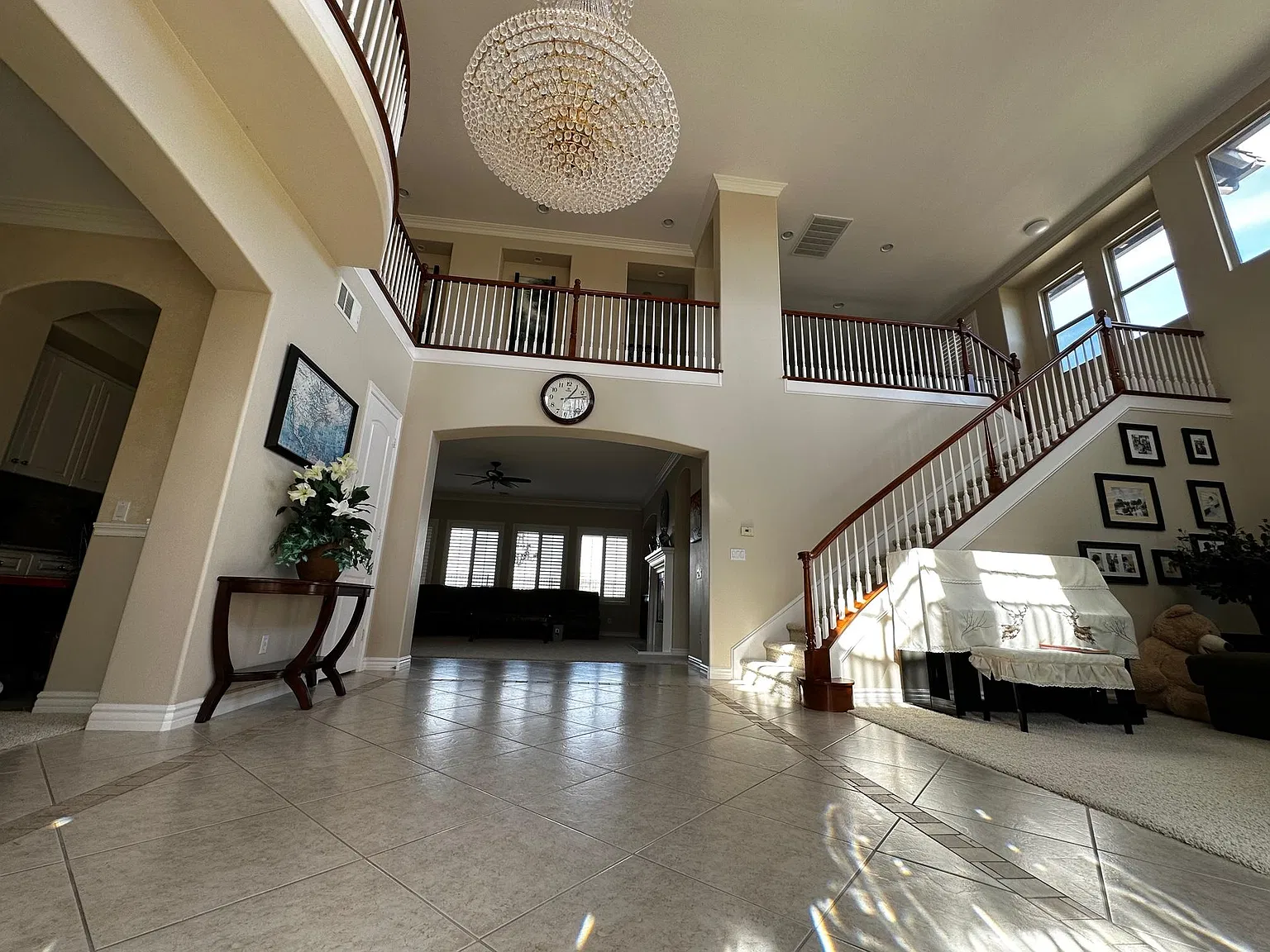 5 bed, 5342 sqft, $5,600 — Photo 3