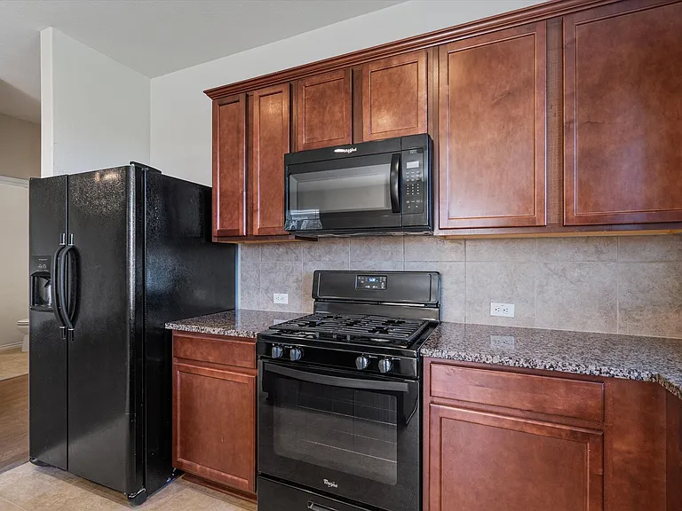 146 Russet Trl — Photo 13