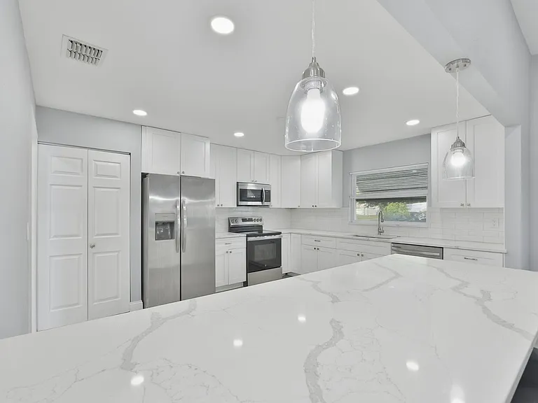 8433 Somerset Dr — Photo 6