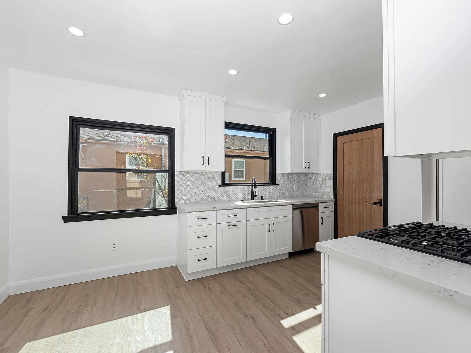 2 bed, 1000 sqft, $3,500 — Photo 1