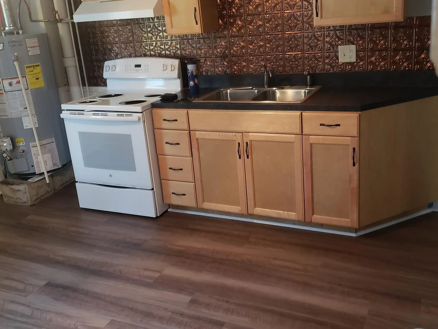 3 bed, 1100 sqft, $1,250 — Photo 2