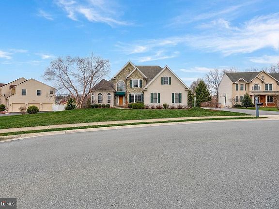 3rd image of 395 Ecker Dr