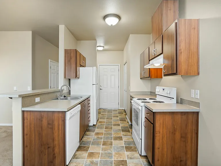 Springbrook Ridge Apartments — Photo 7