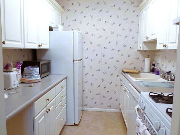 2nd image of 1150 Bower Hill Rd APT 501B