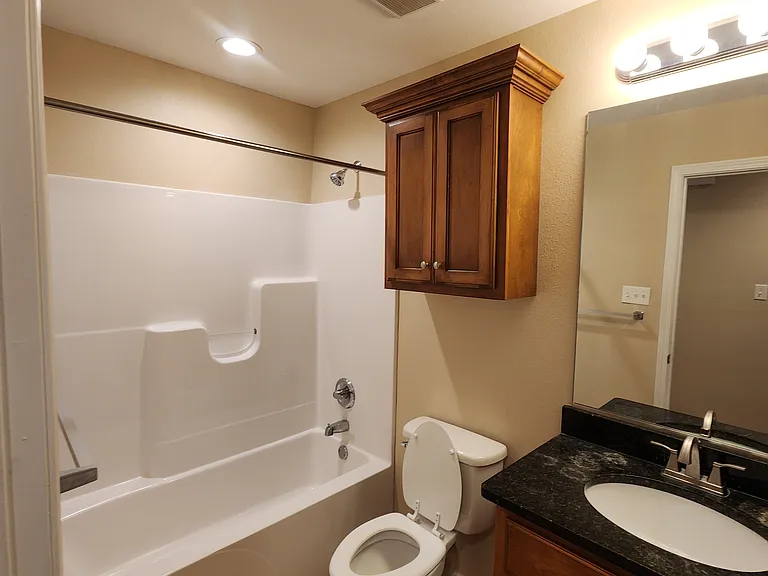 406 E Gordon St — Photo 14
