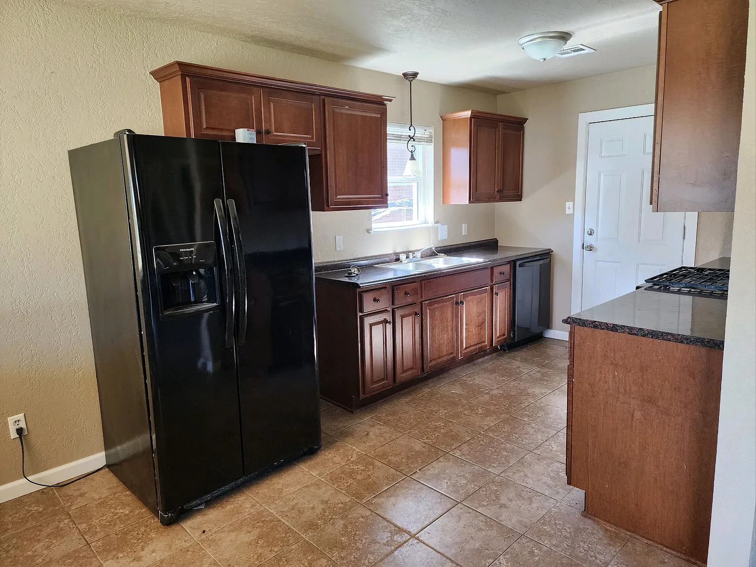 4 bed, 1445 sqft, $1,525 — Photo 2