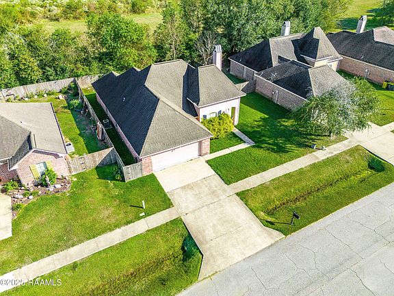 3rd image of 902 Pelican Ridge Cv