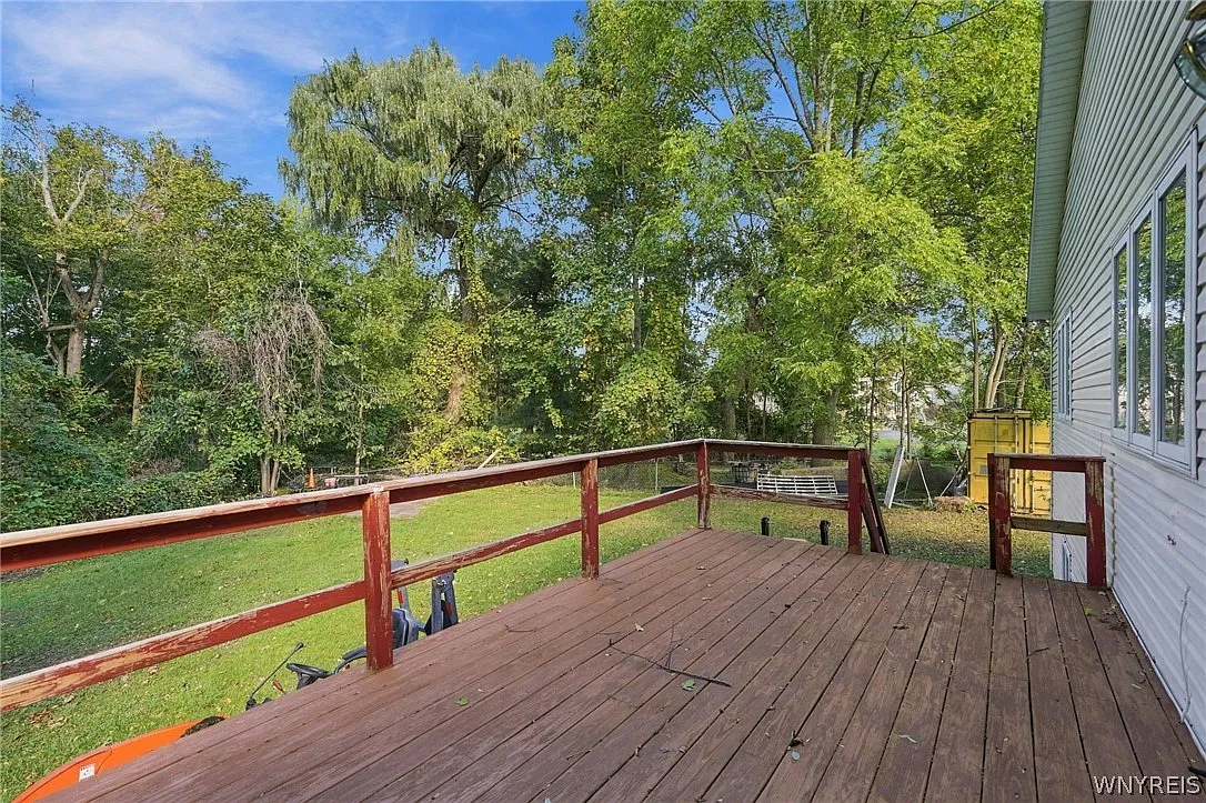 5 bed, 2.0 bath, 2414 sqft, $3,000 — Photo 3