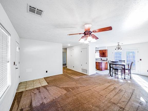 4th image of 102 S Crestwood Ct