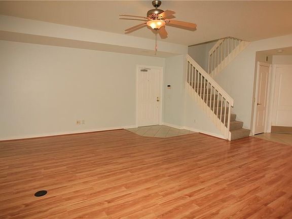 5th image of 5823 Cove Cir #8