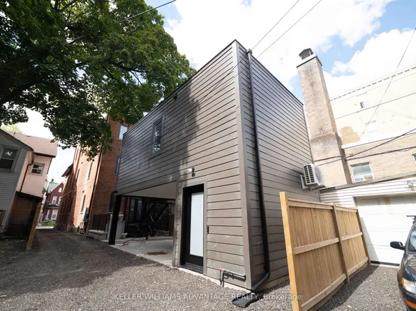 23 Ross St, Toronto, ON