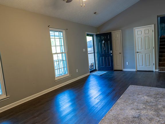 3rd image of 412 Streamview Ln