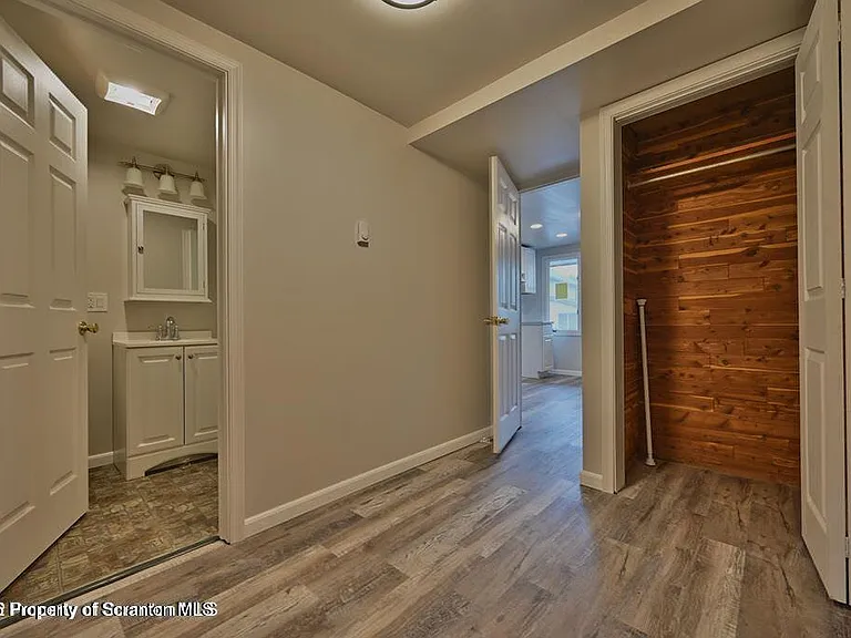 200 Center St — Photo 20