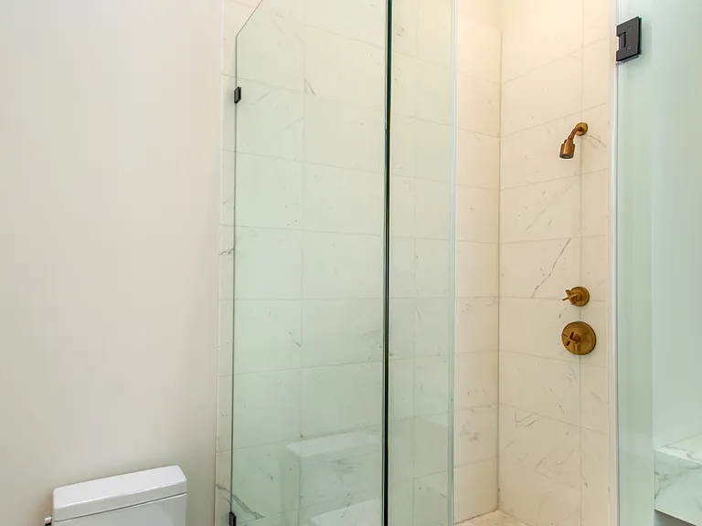 2381 Bush St — Photo 45