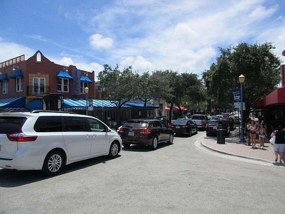 5th image of 555 E Banyan Tree Ln #404