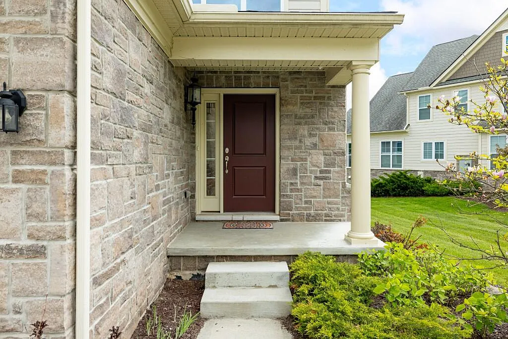 3 bed, 2.5 bath, 2271 sqft, $3,950 — Photo 2