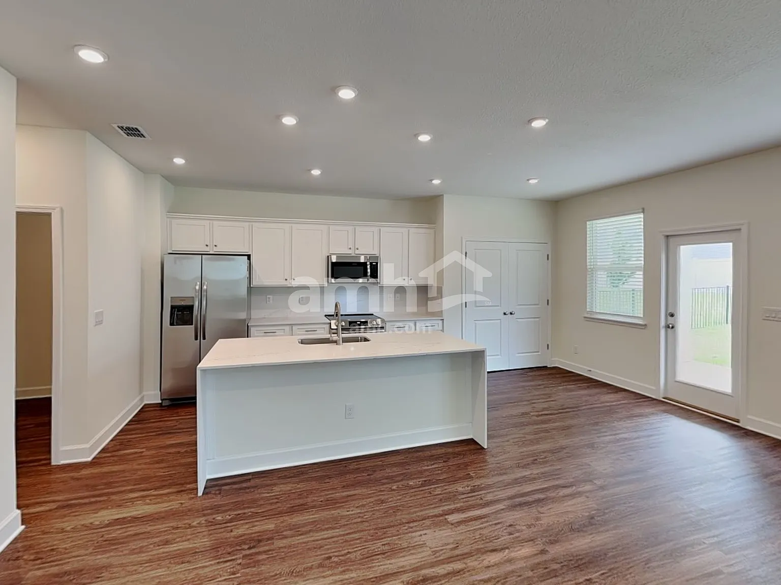 4 bed, 2.5 bath, 1977 sqft, $2,755 — Photo 4