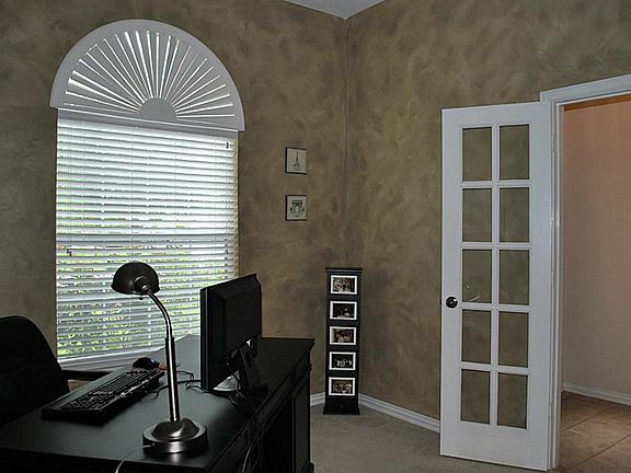 4th image of 18039 Broadbluff Ln