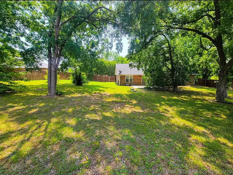 52 Skylark Ln — Photo 2