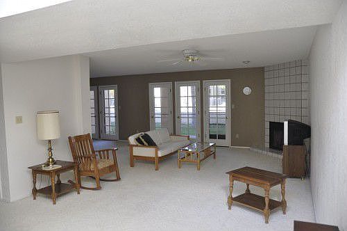 4th image of 800 E Country Club Dr Unit 19