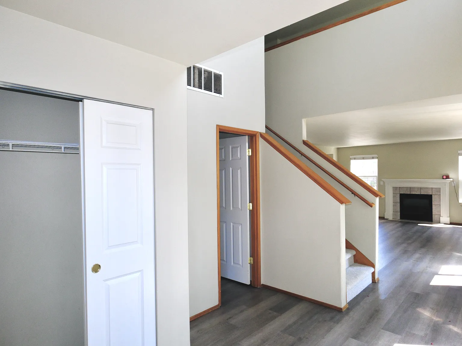 4 bed, 2.5 bath, 2350 sqft, $3,400 — Photo 4
