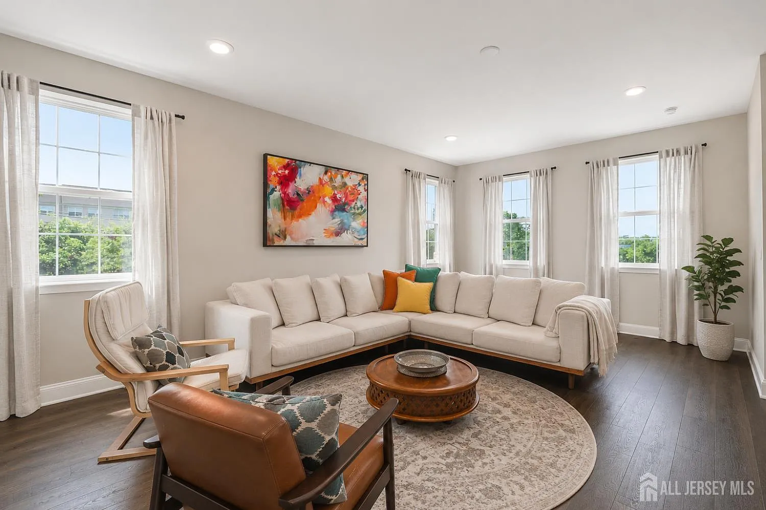 3 bed, 4.0 bath, 2252 sqft, $3,490 — Photo 4