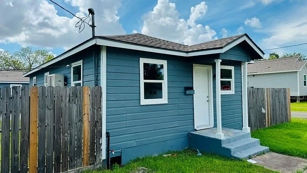 2 bed, 2.0 bath, 720 sqft, $1,250 — Photo 4