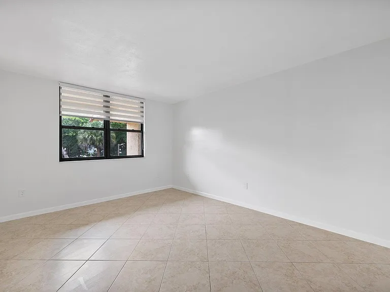 740 NE 199th St #205G — Photo 9