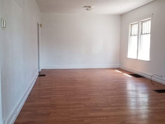 3rd image of 1213 E 11th St