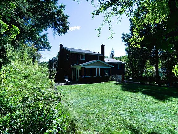 4th image of 8459 Ridgemont Rd