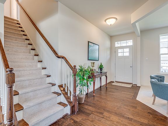 The Laurelton - Foyer