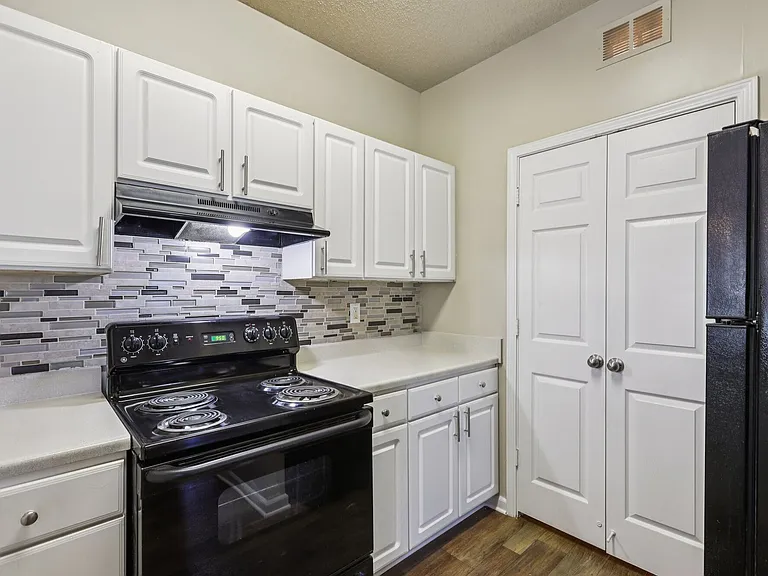 Brookside Park Apartments — Photo 12