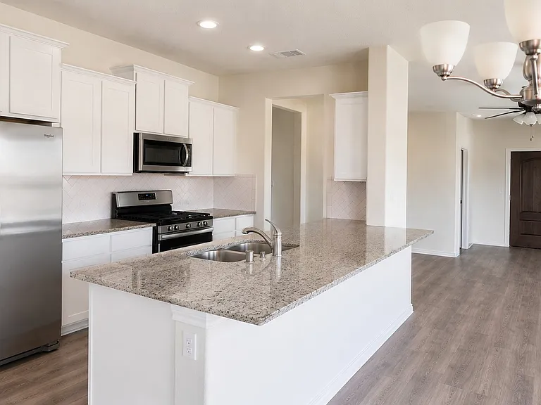 7532 Continental Dr — Photo 2
