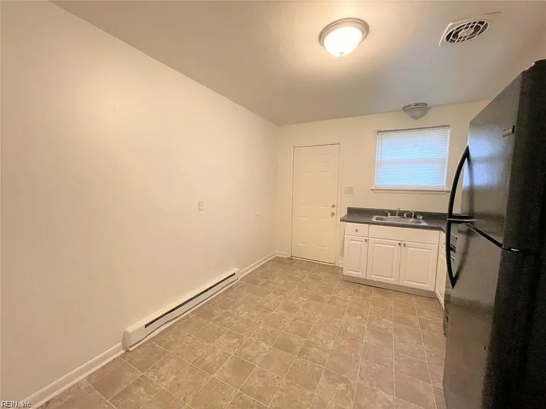 2108 Pond Ln — Photo 3
