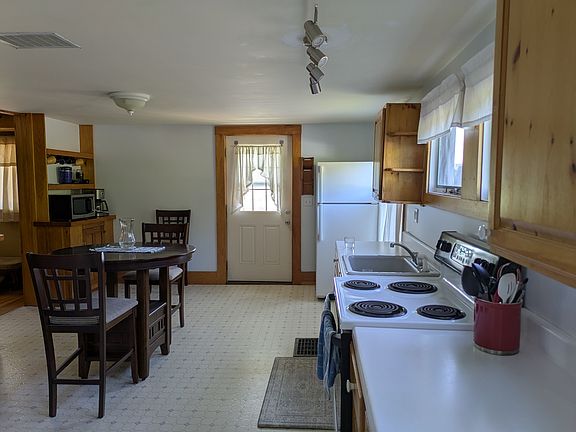 4th image of 582 Stagecoach Rd