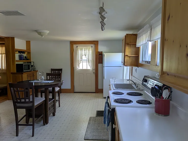 582 Stagecoach Rd — Photo 4