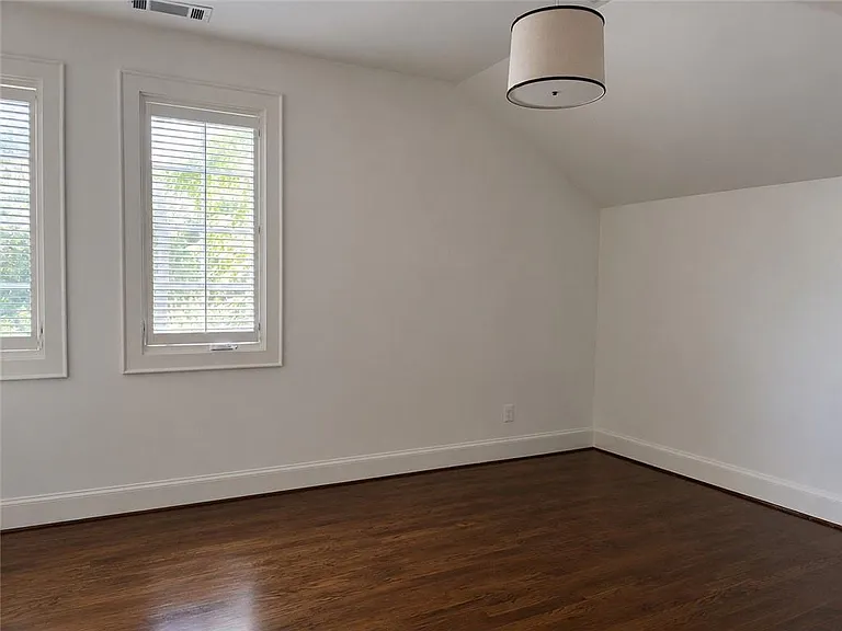 124 Coventry Rd — Photo 23