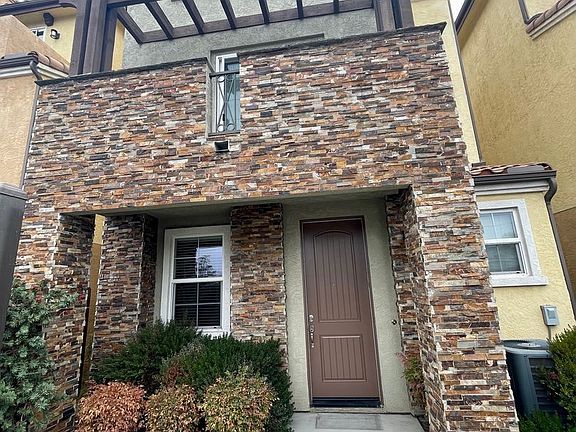 2nd image of 502-562 Camden Yards Way #542